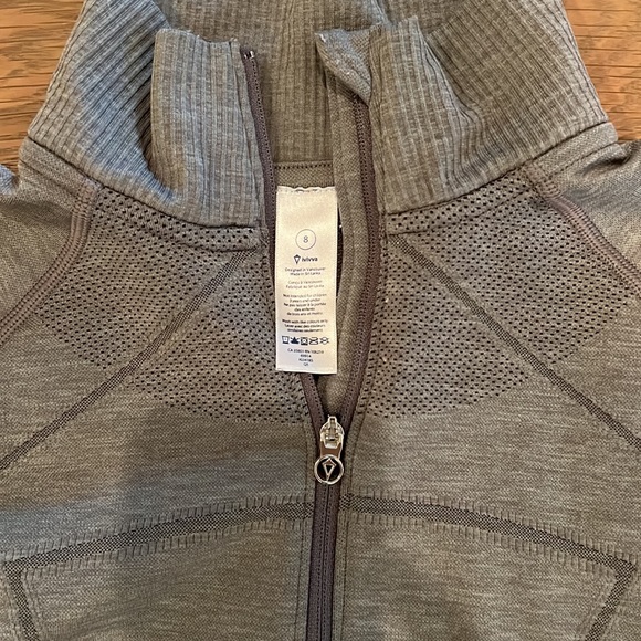 Ivivva tech pullover size 8 - Picture 2 of 2